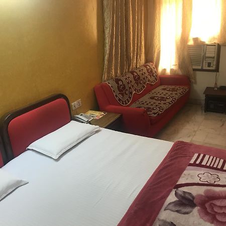 Hotel Sukant Palace Делхи Екстериор снимка
