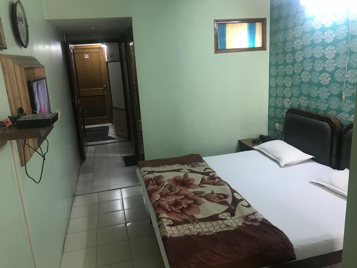 Hotel Sukant Palace Делхи Екстериор снимка