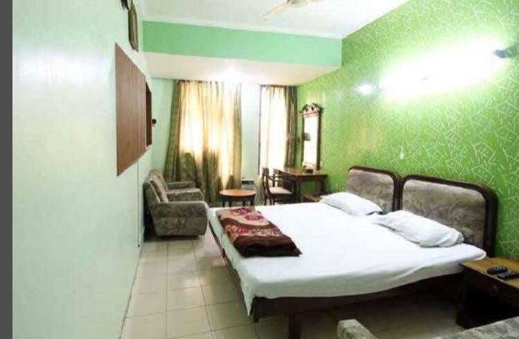 Hotel Sukant Palace Делхи Екстериор снимка