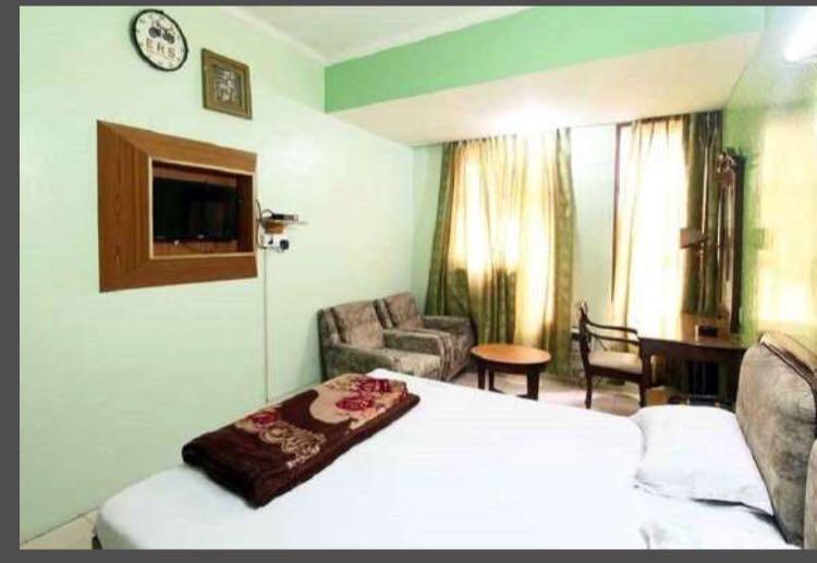 Hotel Sukant Palace Делхи Екстериор снимка