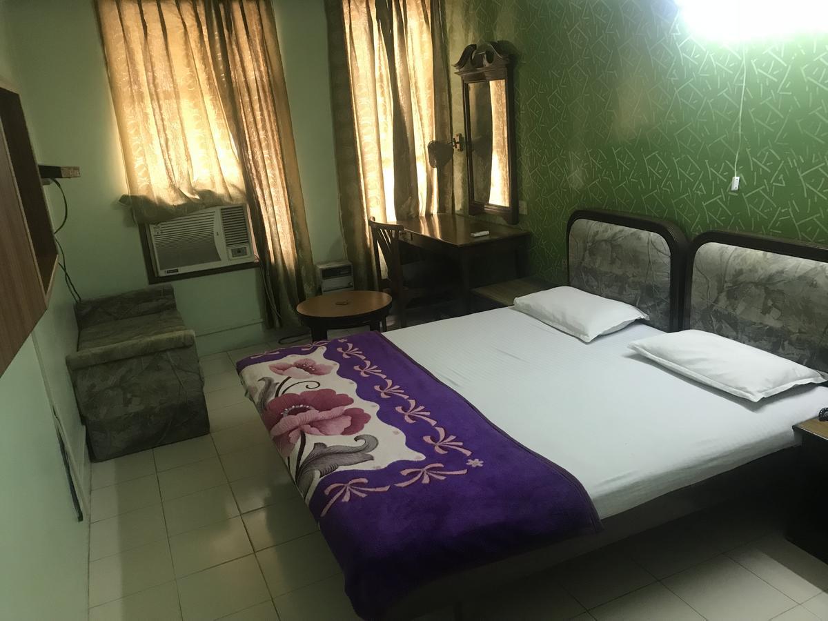 Hotel Sukant Palace Делхи Екстериор снимка