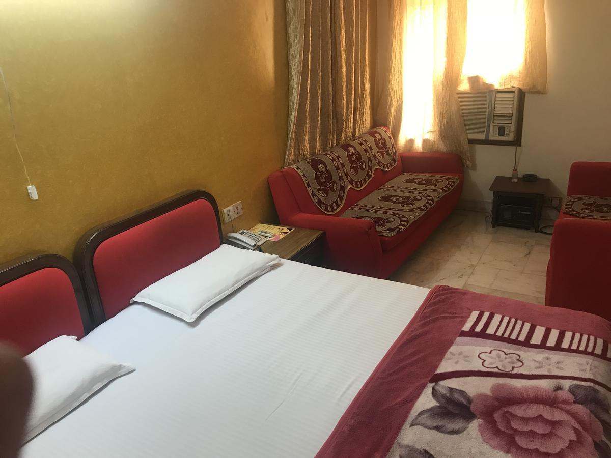 Hotel Sukant Palace Делхи Екстериор снимка